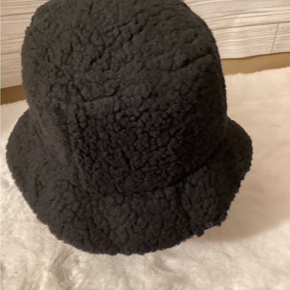 Lululemon NWT Women’s Textured Fleece Buckle Hat Size M/L - Picture 3 of 5